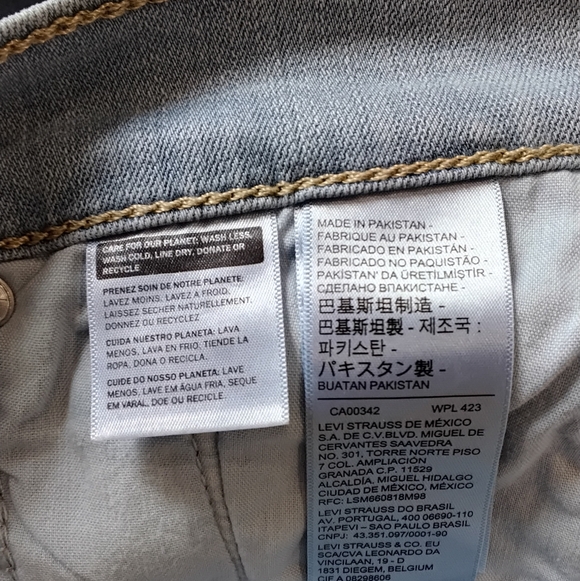 Women's Levi Classic Straight Jeans - Picture 6 of 6